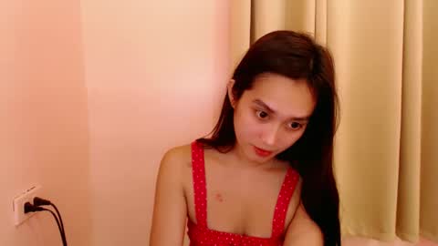 Snapshot of sweetleah_1998 chatting on 12.08.24 Leah online show from 12.08.24