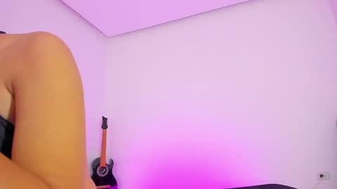 Snapshot of sweetlesbianseduction chatting on 01.17.25 Azulandvioleta online show from 01.17.25