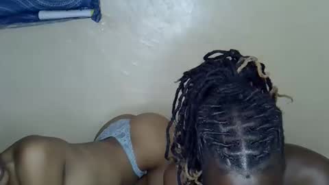 Snapshot of sweetlily_30 chatting on 09.30.25 sweetlily_30 online show from 09.30.25