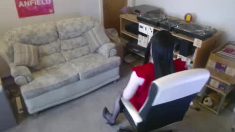 Snapshot of sweetlouise69 chatting on 12.31.24 sweetlouise69 online show from 12.31.24