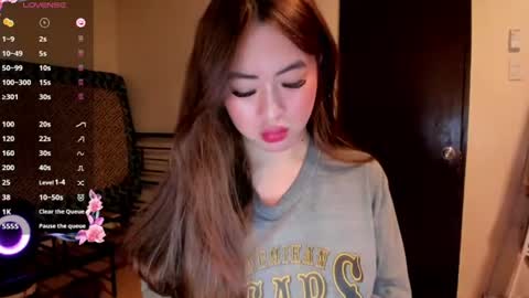 Snapshot of sweetlovepinay04 chatting on 07.29.26 Zoe online show from 07.29.26