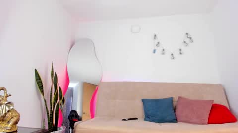 instagram sweetluna 0 online show from 10.29.25