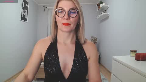 sweetmarthaaa online show from 12.13.24