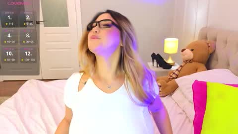 Snapshot of sweetmelon_ chatting on 10.17.25 Daniella online show from 10.17.25