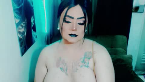 Snapshot of sweetmistresss chatting on 10.10.25 Mio online show from 10.10.25