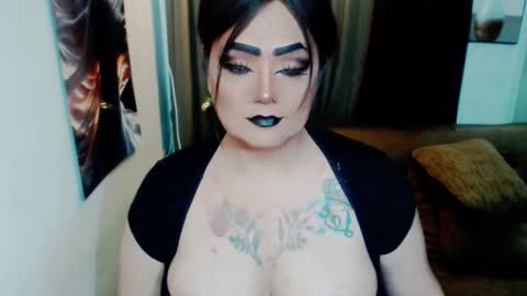 Snapshot of sweetmistresss chatting on 11.01.25 Mio online show from 11.01.25