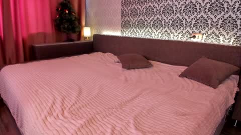 Snapshot of sweetp1ays chatting on 12.21.24 Nastya and Johnny online show from 12.21.24