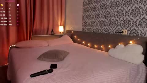 Snapshot of sweetp1ays chatting on 10.22.25 Nastya and Johnny online show from 10.22.25