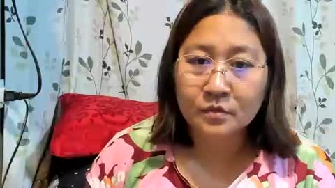 Snapshot of sweetpilipina88 chatting on 10.27.25 MIA online show from 10.27.25