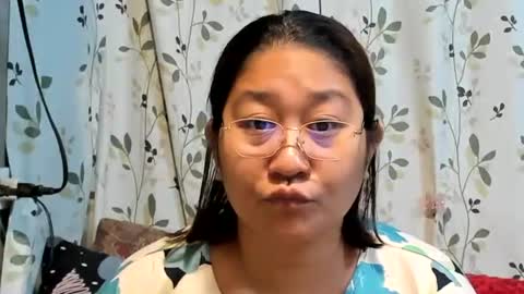 Snapshot of sweetpilipina88 chatting on 10.27.25 MIA online show from 10.27.25