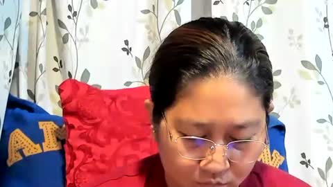 Snapshot of sweetpilipina88 chatting on 11.24.25 MIA online show from 11.24.25