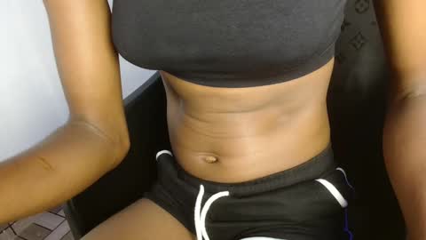 Snapshot of sweetpussy135 chatting on 10.22.25 slim ivy online show from 10.22.25