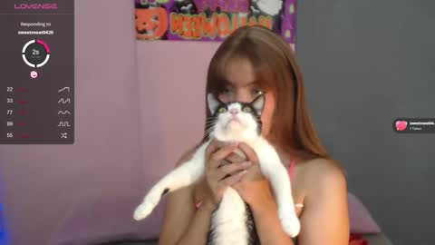 Snapshot of sweetrafaella chatting on 10.28.25 Rafaella online show from 10.28.25