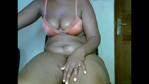Snapshot of sweetrenne chatting on 02.23.25 sweetrenne online show from 02.23.25