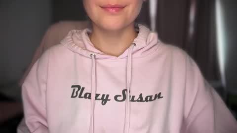 Snapshot of sweetssmashed chatting on 10.24.25 sweetssmashed online show from 10.24.25