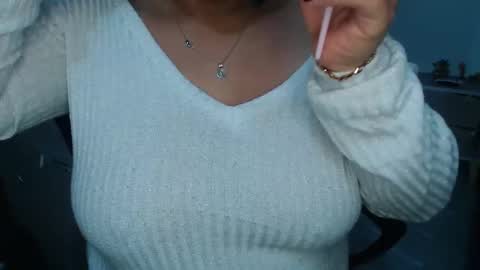 Snapshot of sweett_candy1 chatting on 10.19.25 sweett_candy1 online show from 10.19.25