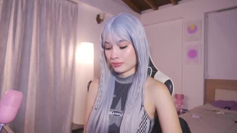 Cat independent model  online show from 09.17.25