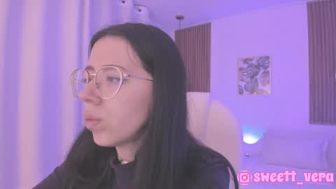 Snapshot of sweett_vera chatting on 01.12.25 Veronicca online show from 01.12.25