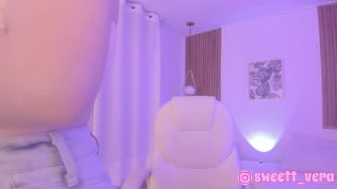 Snapshot of sweett_vera chatting on 02.11.25 Veronicca online show from 02.11.25