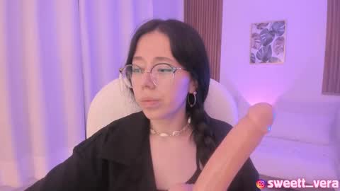 Snapshot of sweett_vera chatting on 02.15.25 Veronicca online show from 02.15.25