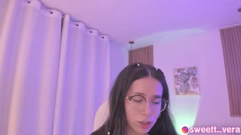 Snapshot of sweett_vera chatting on 02.18.25 Veronicca online show from 02.18.25