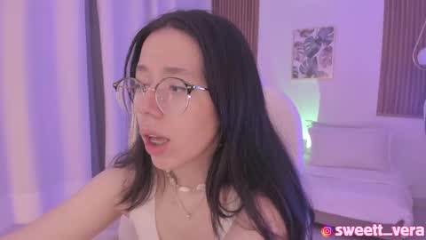 Snapshot of sweett_vera chatting on 02.25.25 Veronicca online show from 02.25.25