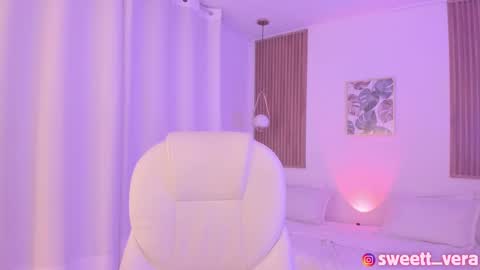 Snapshot of sweett_vera chatting on 03.10.25 Veronicca online show from 03.10.25