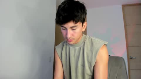 Snapshot of sweettaaron chatting on 10.06.25 Andy online show from 10.06.25