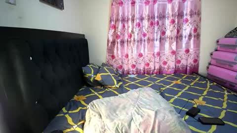 Snapshot of sweetthick_2 chatting on 12.10.24 PEACHES online show from 12.10.24