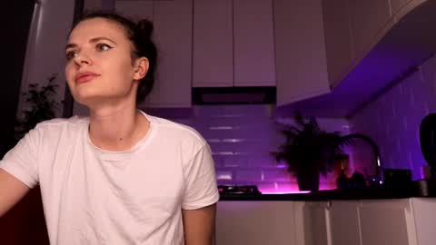 Snapshot of sweettpussysex chatting on 02.13.25 Mari ista mari etta18 online show from 02.13.25