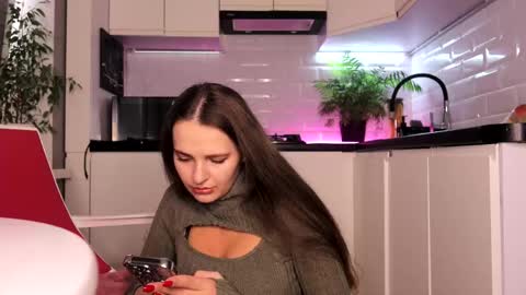 Snapshot of sweettpussysex chatting on 02.25.25 Mari ista mari etta18 online show from 02.25.25