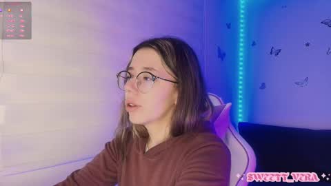 Veronica Independent Model online show from 11.07.25