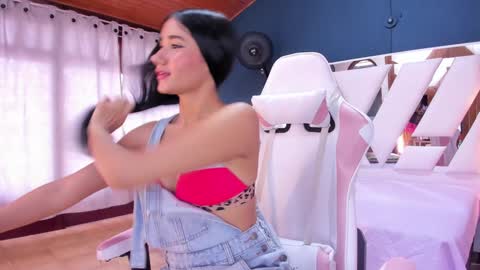 Snapshot of sweettyalondra chatting on 01.23.25 ALONDRA online show from 01.23.25