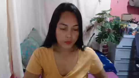 Snapshot of sweety_angel572520 chatting on 12.17.25 Sweety Angel online show from 12.17.25