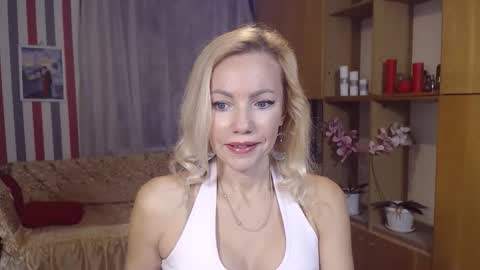 Snapshot of sweety_friend chatting on 10.22.25 Sweety friend online show from 10.22.25