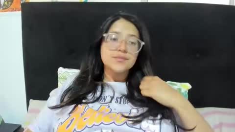 Snapshot of sweetyypeach chatting on 01.12.25 sweetyypeach online show from 01.12.25