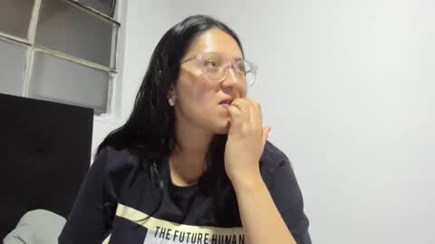 Snapshot of sweetyypeach chatting on 01.14.25 sweetyypeach online show from 01.14.25