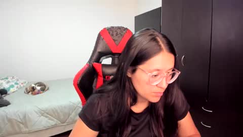 Snapshot of sweetyypeach chatting on 02.19.25 sweetyypeach online show from 02.19.25