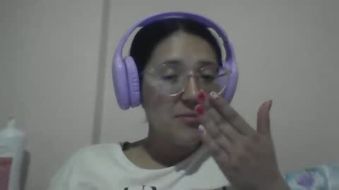 Snapshot of sweetyypeach chatting on 02.21.25 sweetyypeach online show from 02.21.25