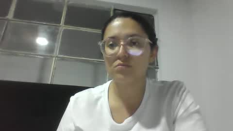 Snapshot of sweetyypeach chatting on 03.04.25 sweetyypeach online show from 03.04.25