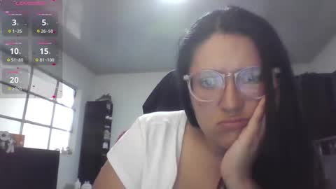 Snapshot of sweetyypeach chatting on 10.24.25 sweetyypeach online show from 10.24.25