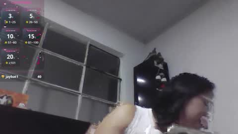 Snapshot of sweetyypeach chatting on 10.27.25 sweetyypeach online show from 10.27.25