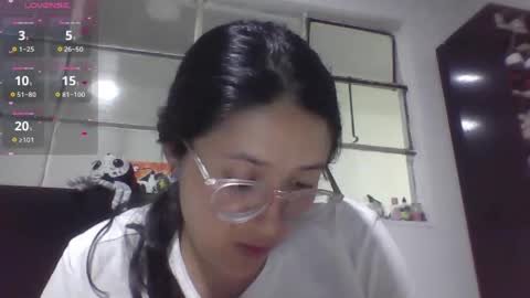 Snapshot of sweetyypeach chatting on 10.27.25 sweetyypeach online show from 10.27.25