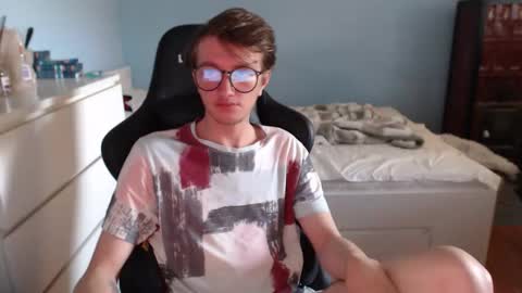 Snapshot of swetieechaarm chatting on 04.06.26 Cat online show from 04.06.26