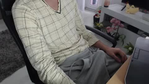 SwetLittleBoy4u online show from 11.25.25