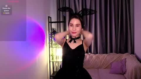 Snapshot of swetskitt chatting on 10.25.25 Milana online show from 10.25.25