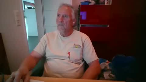 Snapshot of swiss_german_01 chatting on 10.14.25 swiss_german_01 online show from 10.14.25