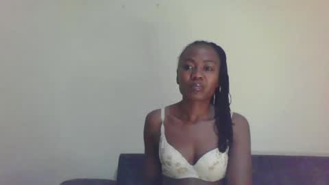 Snapshot of swtebony1 chatting on 02.02.25 ALICIA online show from 02.02.25