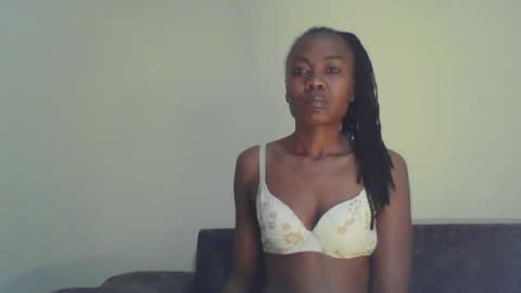 Snapshot of swtebony1 chatting on 02.06.25 ALICIA online show from 02.06.25