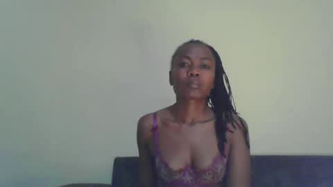 Snapshot of swtebony1 chatting on 02.17.25 ALICIA online show from 02.17.25